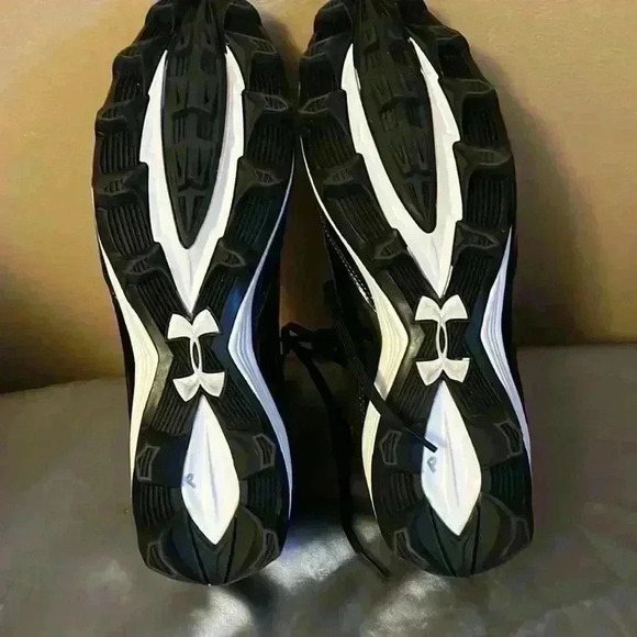 Men’s Umbro  Cleats - Picture 6 of 10